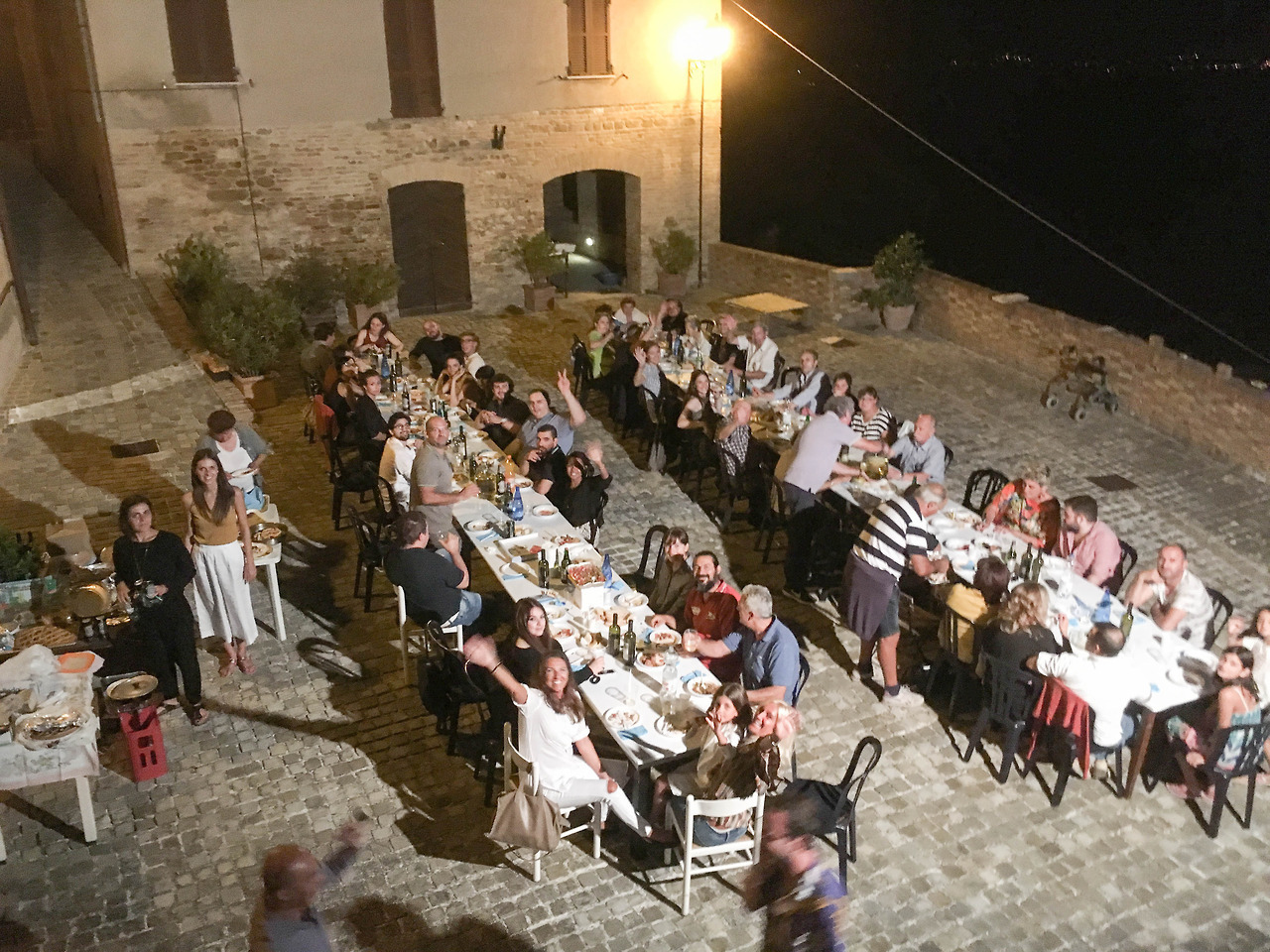 Operazione Arcevia, banchetto comunitario a Loretello Operazione Arcevia, banchetto comunitario a Loretello