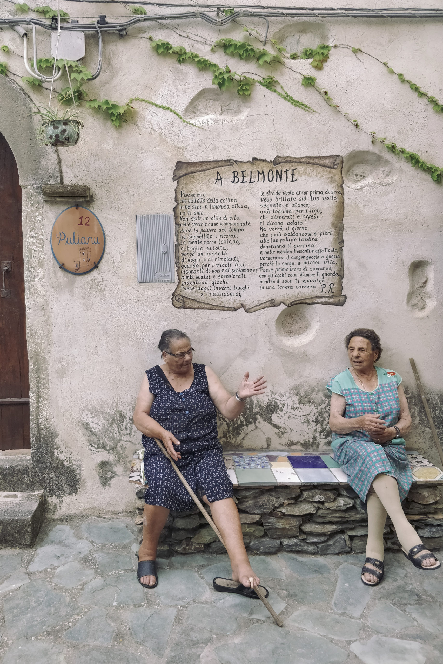 Ricerca nel paese durante workshop di Barbara Cammarata Stato di fatto della casa