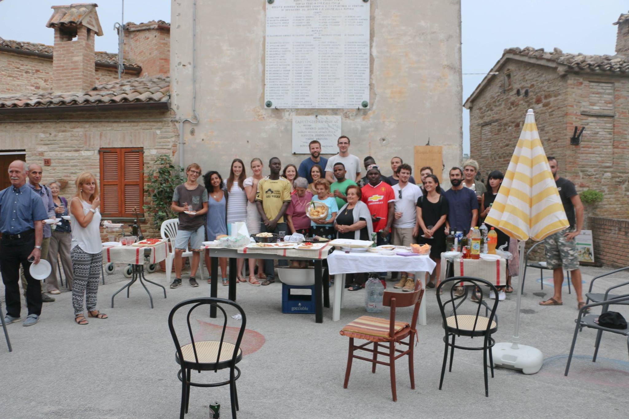 Presentazione dei lavori in piazza a Loretello Presentazione dei lavori in piazza a Loretello