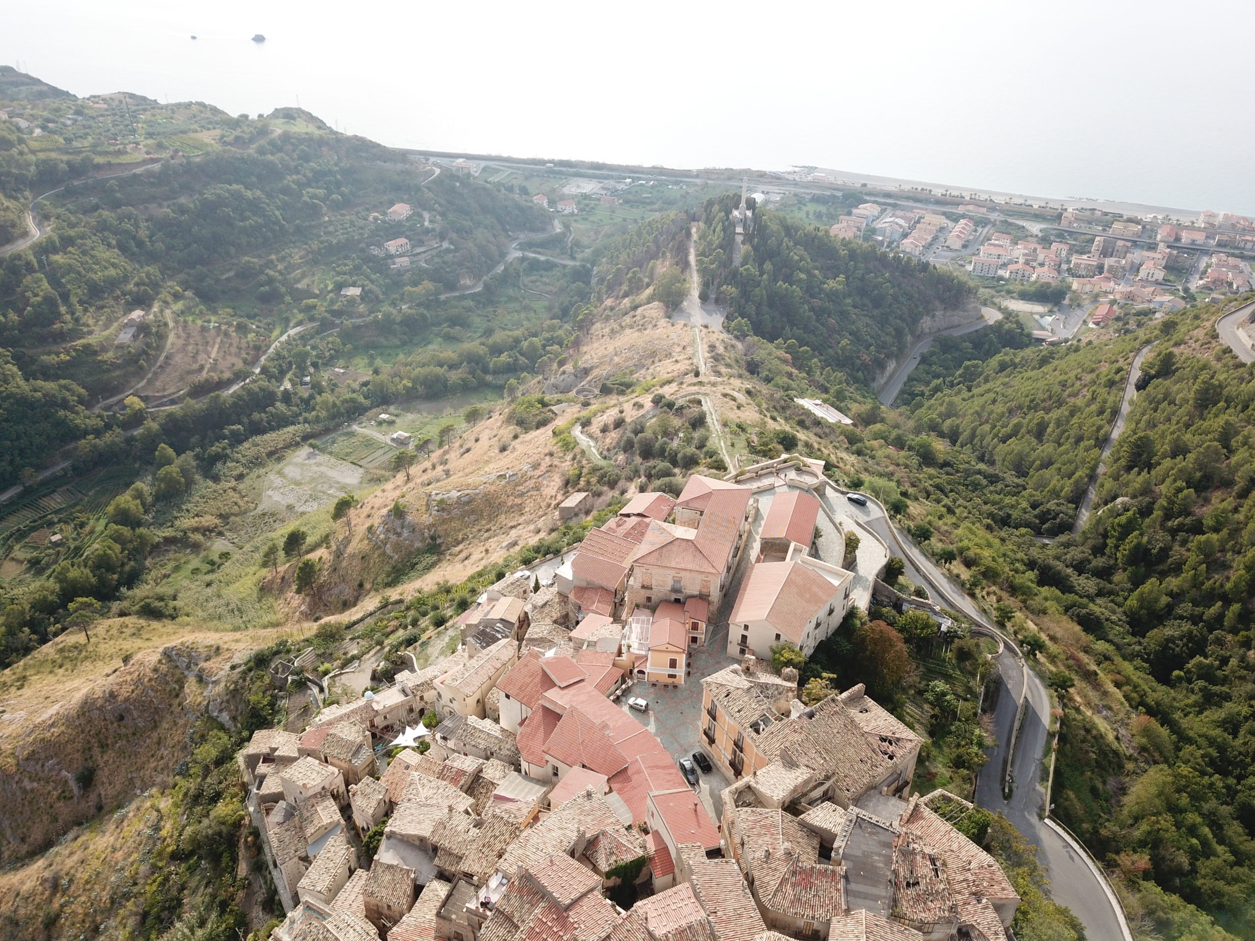 Visione aerea di Belmonte Calabro vista mare Visione aerea di Belmonte Calabro