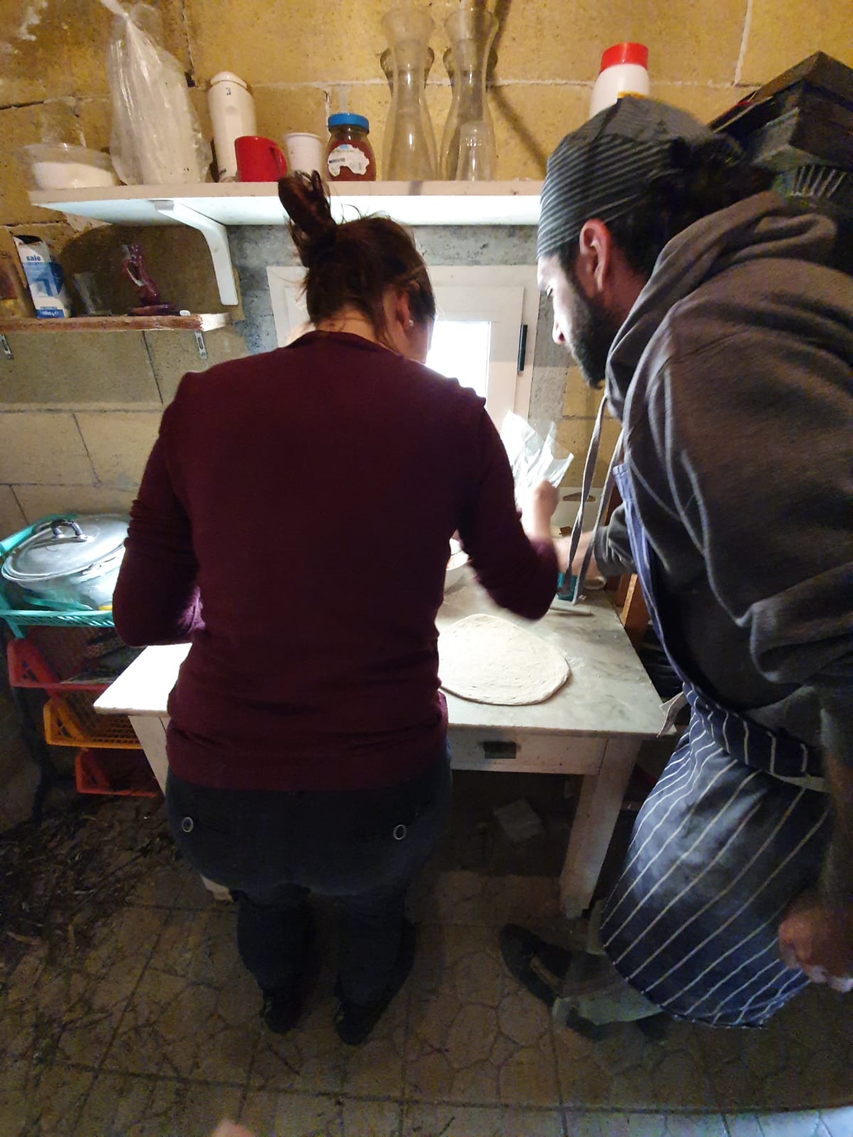 Impasto del pane con samuele durante il simposio Impasto del pane con samuele durante il simposio